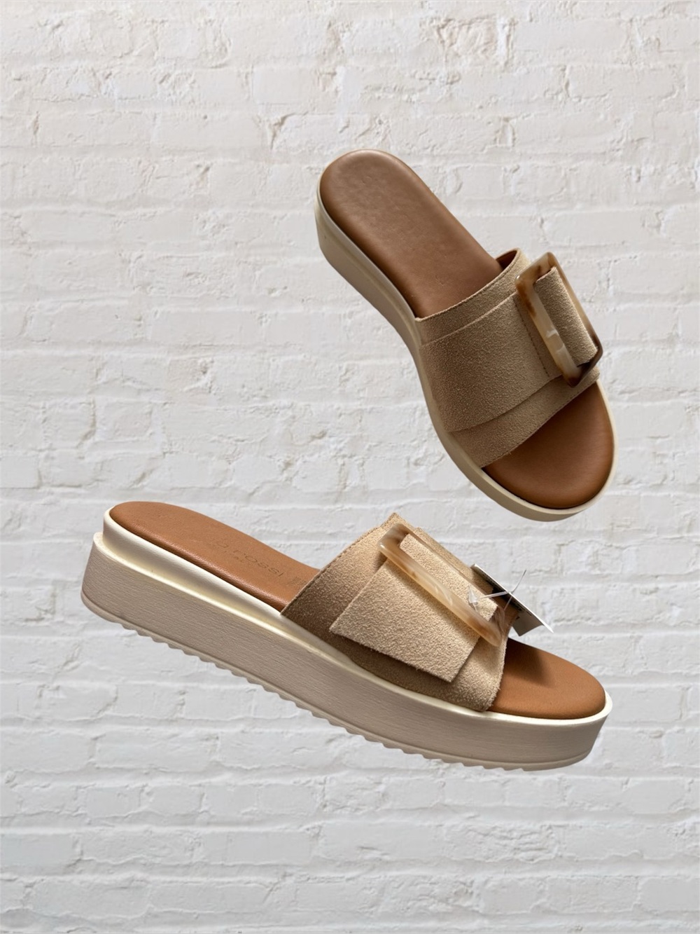 🆕 Simona Rossi leather platform wide strap accent tortoise buckle sandal